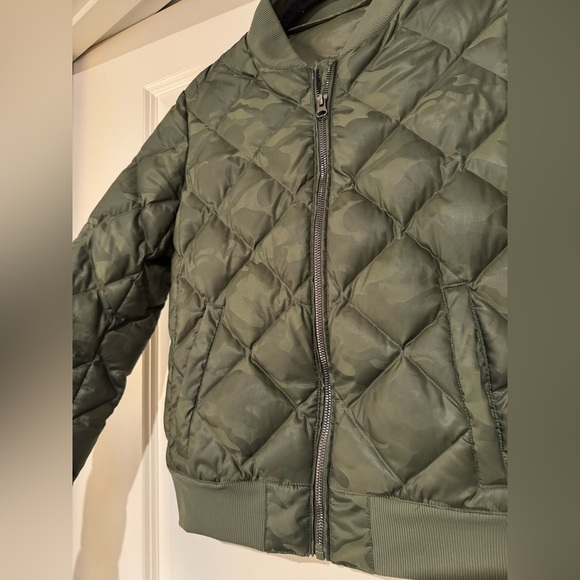 Alo Idol Bomber Jacket Full Zip Green Camo Puffer Down Size Small EUC - Picture 7 of 9